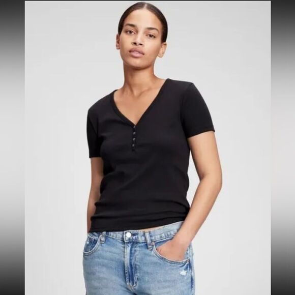 GAP Women’s Short Sleeve Essential Rib Henley T-Shirt - Picture 1 of 4